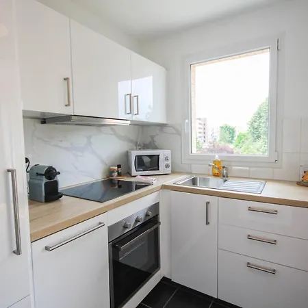 With Balcony, Parking And Elevator Apartmán