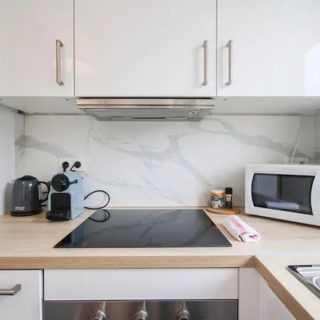 With Balcony, Parking And Elevator Apartmán