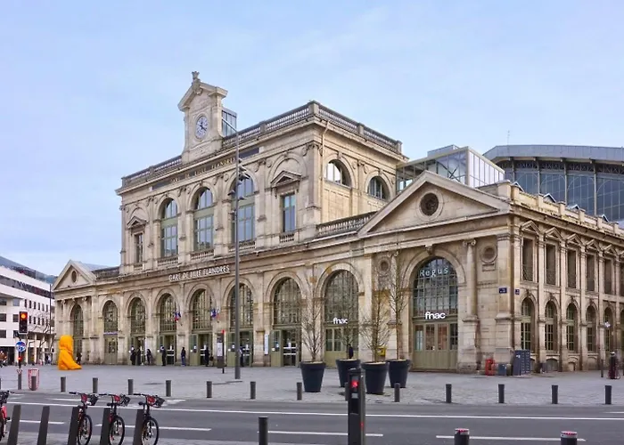 Apartment With Balcony, Parking And Elevator